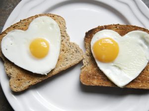 le uova aumentano il colesterolo 